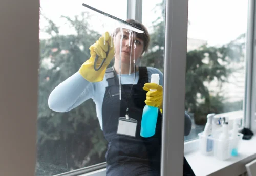 Nettoyage de vitres intérieures et extérieures à Pouançay